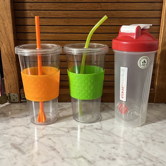 Plastic Cup Bundle - Picture 4 of 6